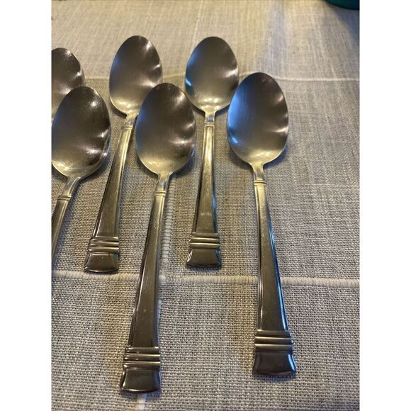 Wallace ZENITH Glossy 18/10 Stainless Flatware -- Set of 9 Oval Soup Spoons - Picture 2 of 16